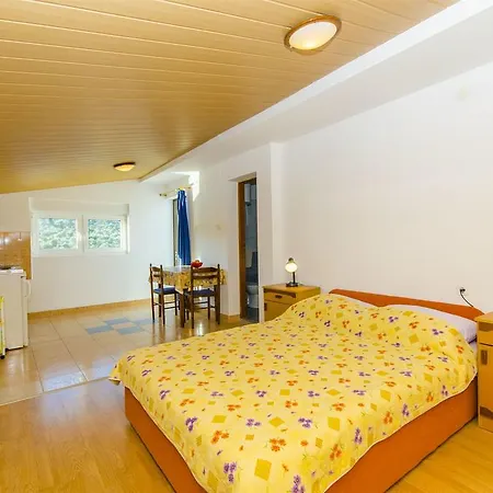 Nada Rogoznica (Sibenik-Knin)